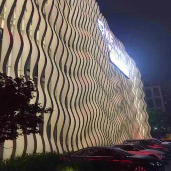 6063 Aluminium Cladding Panels Wave Baffle Wood Grain Pattern Aluminium Facade