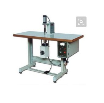 China Ultrasonic Face Mask 7 Pieces/Minutes Earloop Spot Welding Machine factory