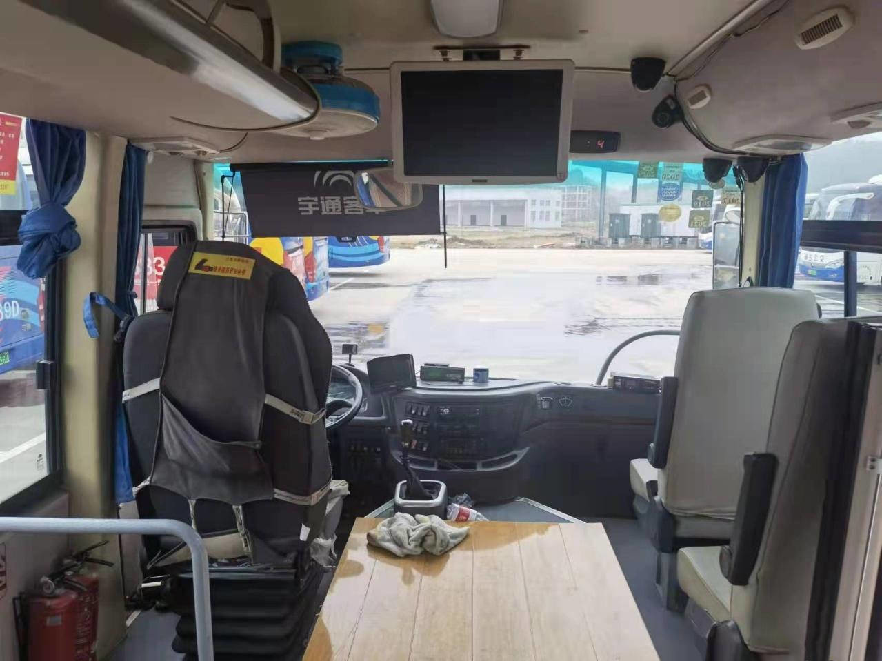 ZK6752D1 Used Mini Yutong Front Engine Coach Bus 30 Seat Right Hand Driver Passenger Bus