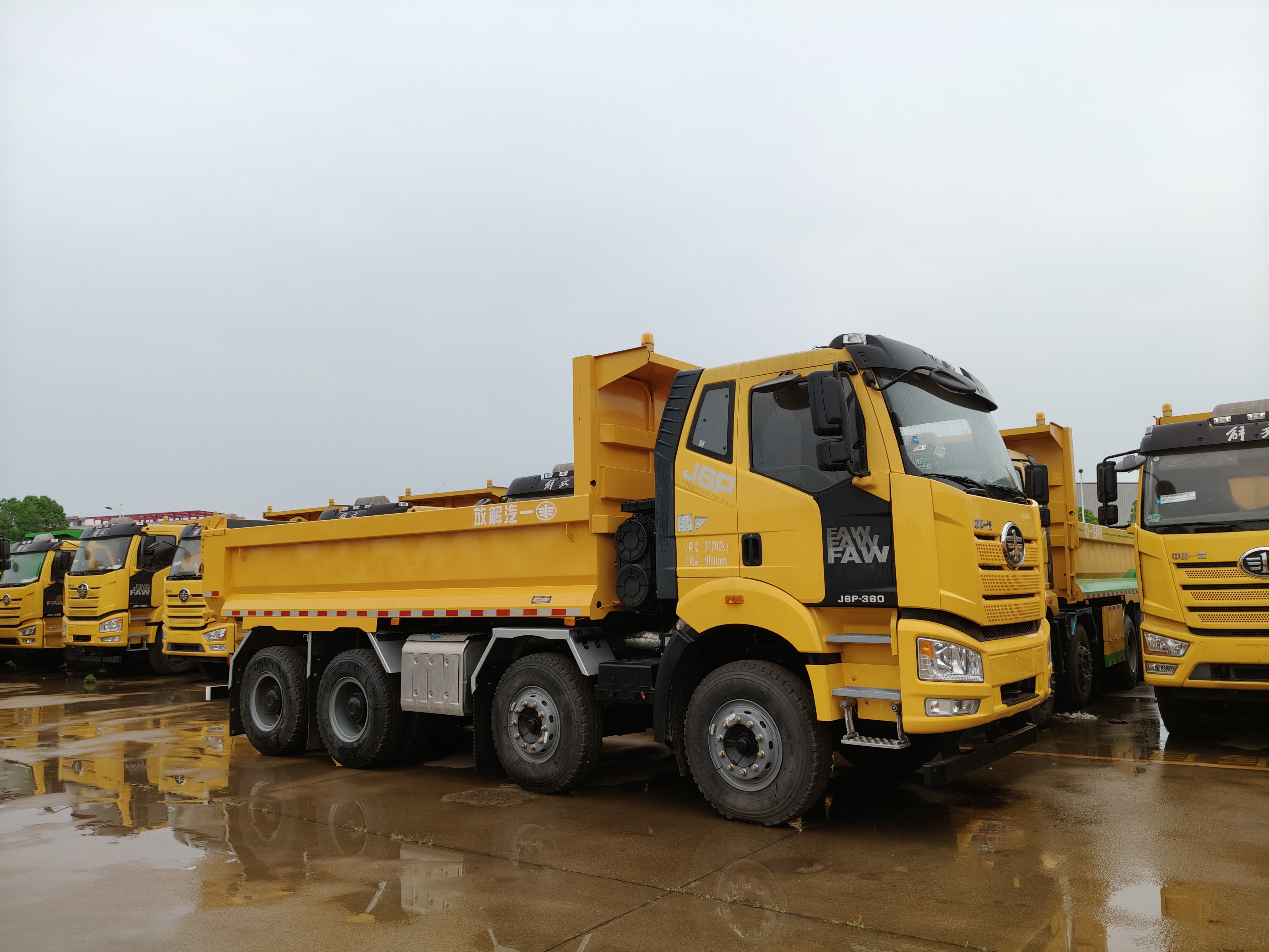 320HP FAW Dump Truck 8x4 31T-40T FAW Tipper Truck For 12 Wheeler Diesel Engine