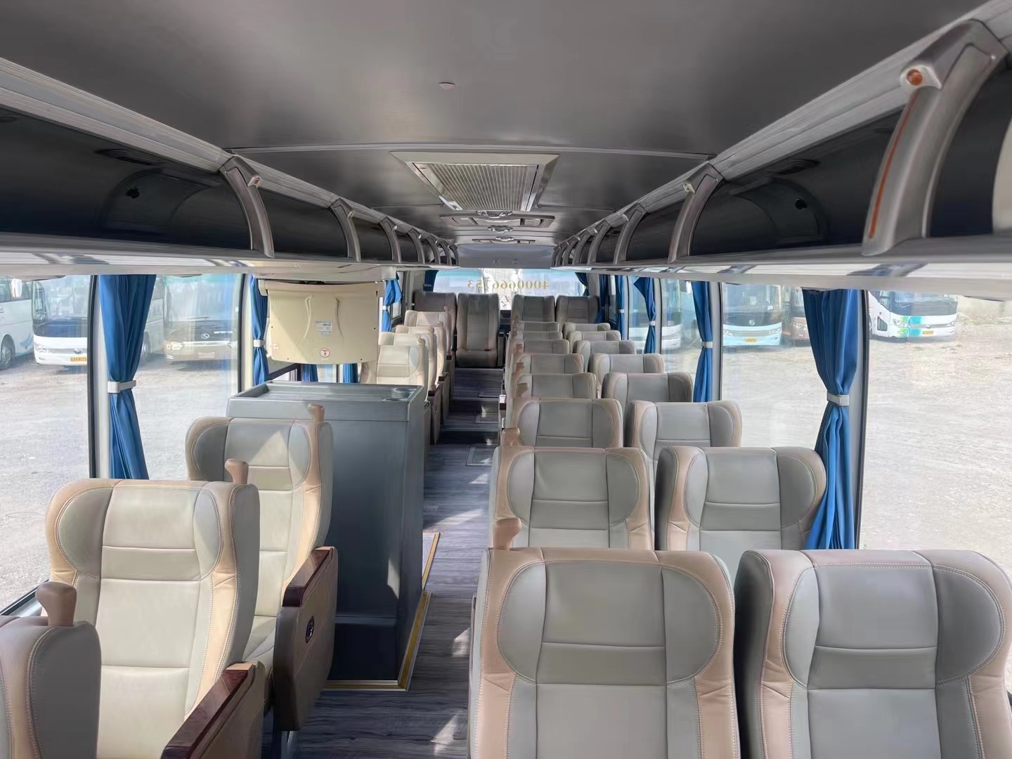 Used Travel Bus 32 Seats Weichai Engine 336hp Middle Door Luggage Rack LHD/RHD 2nd Hand Yutong Bus ZK6122