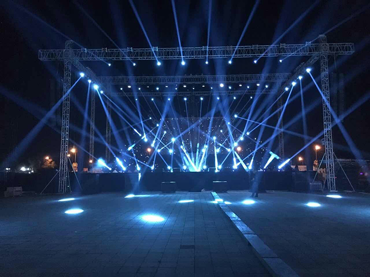 PH8 320*160 40*20 LED Video Wall Display 960*960mm IP65 Ingress Level