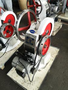 China Lab 0.75KW 50KN 4800pcs/Hour 20mm Tdp 5 Desktop Tablet Press factory