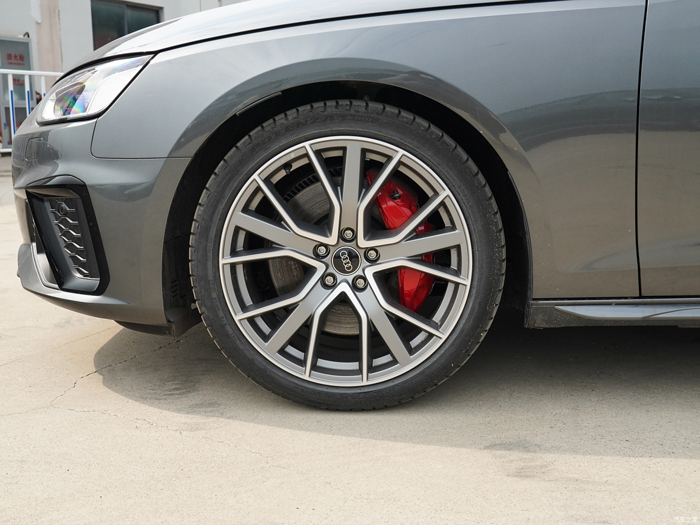Experience Luxury Family Travel with Audi S4 3.0 TFSI Gasoline Car Euro VI Emission Standard