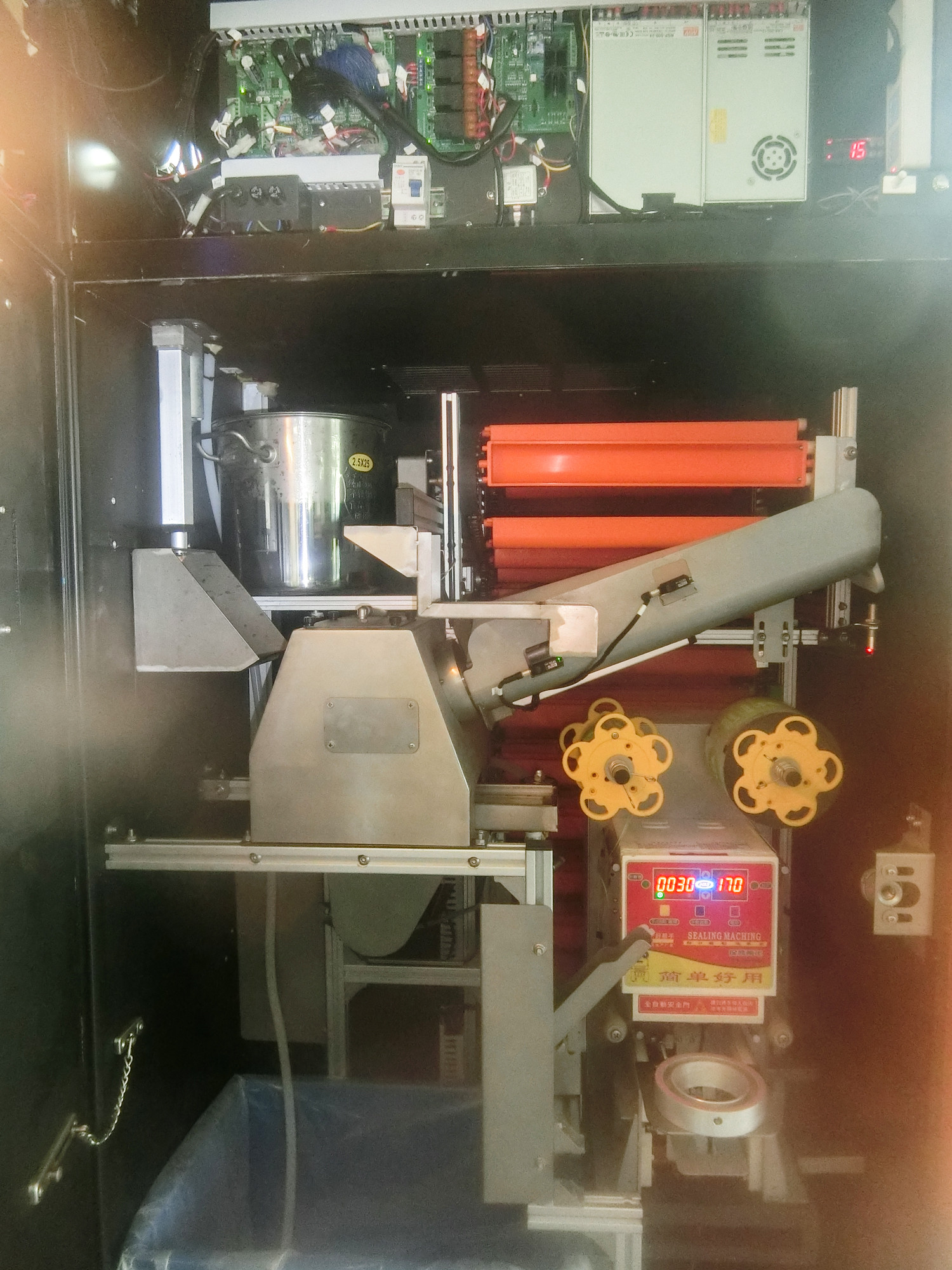 supermarket fresh sugarcane juice vending machine