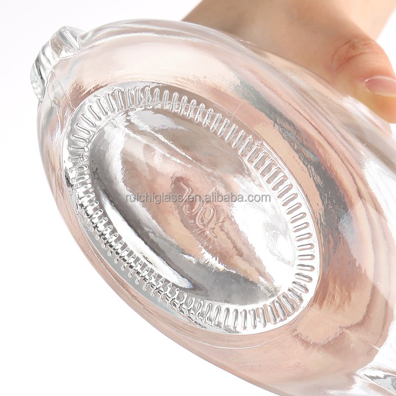 Hot Stamping 700ml White Glass Bottle for Customized Design of Vodka Whisky Gin