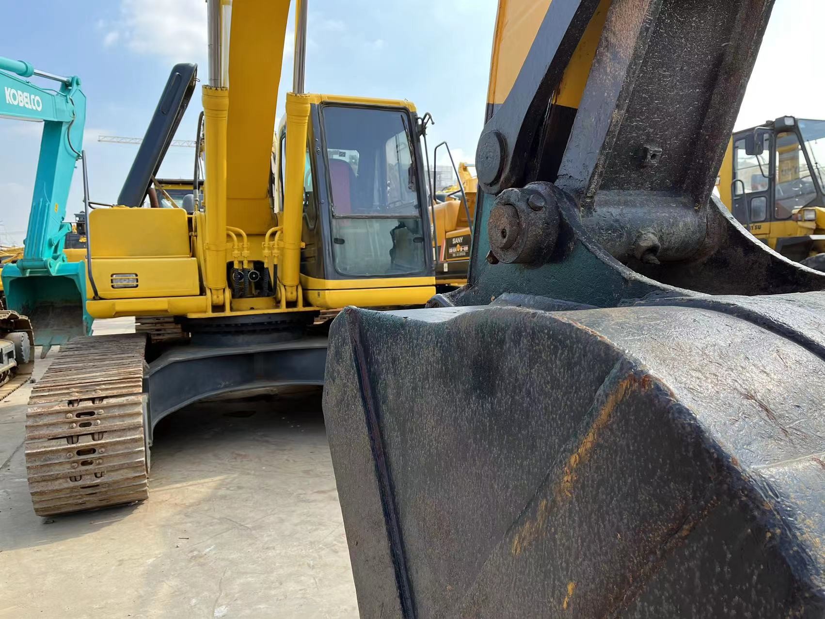 22000kg Used Japan Excavator Komatsu PC220 Excavator