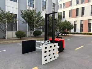 China Electric Counterbalance Forklift With Steel Clamping Height 2000 Meters Load 200 KG factory
