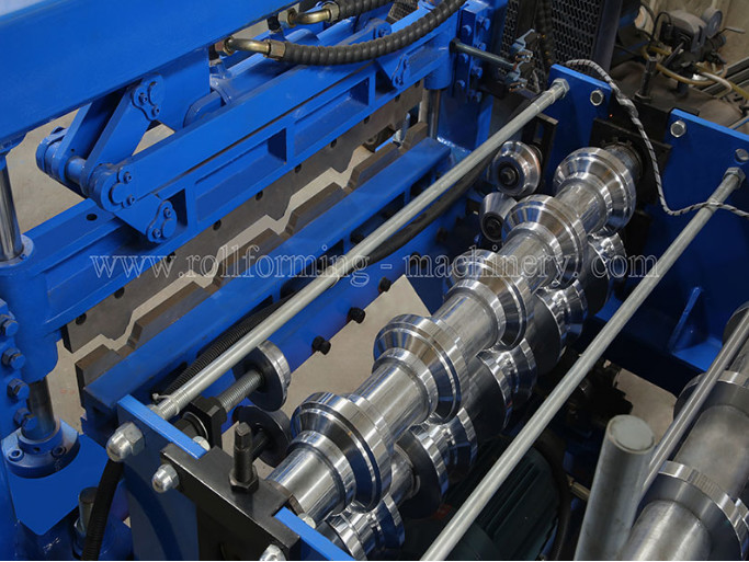 550Mpa Thickness 0.23mm PPGI Roof Forming Machine