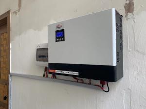 China Solar Low Frequency Inverter 4KW Pure Sine Wave With 60APWM Charge Controller factory