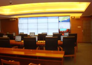 China High Gamut 47inch Flexible HD LED Wall 4.9mm 2K Signal Input AC 100V - 240V factory