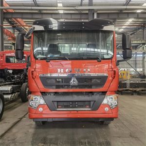 HOWO 4X2 6 tyre Flatbed Cargo Crane Truck With Winch Ramp For Heavy Machinery Transport Flatbed Crane Truck