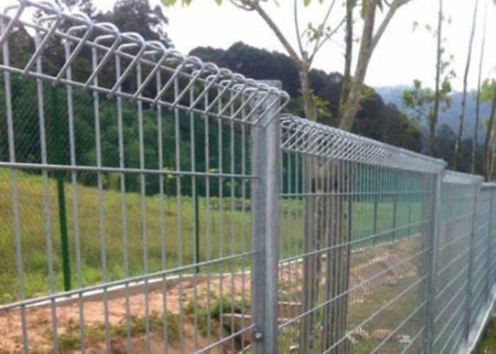 White Color Heavy Duty 2m Roll Top Fencing Anti Corrosion Pvc Coated