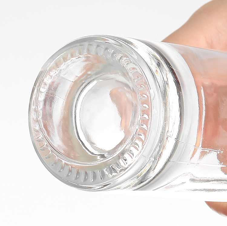 Long Neck 500 ml Liquor Bottle Simple Elegant Design for Refinement