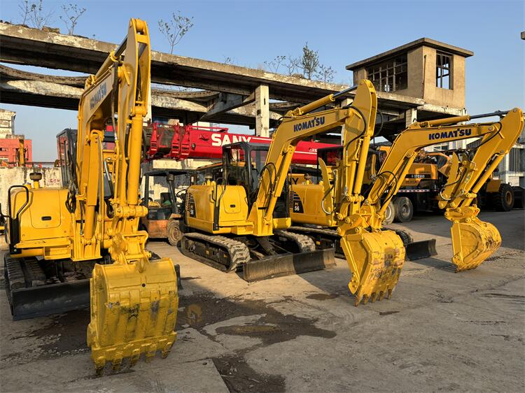 Komatsu PC56 Crawler Excavator With 0.22m3 Bucket Capacity And 5300KG Operating Weight