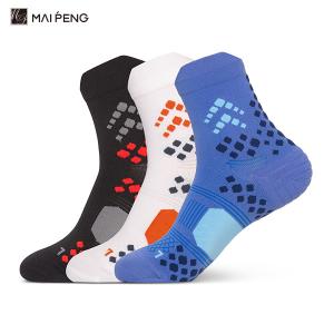 China Terry Custom Cycling Socks Abrasion Resistant 3D Dots Crew Sport Socks factory