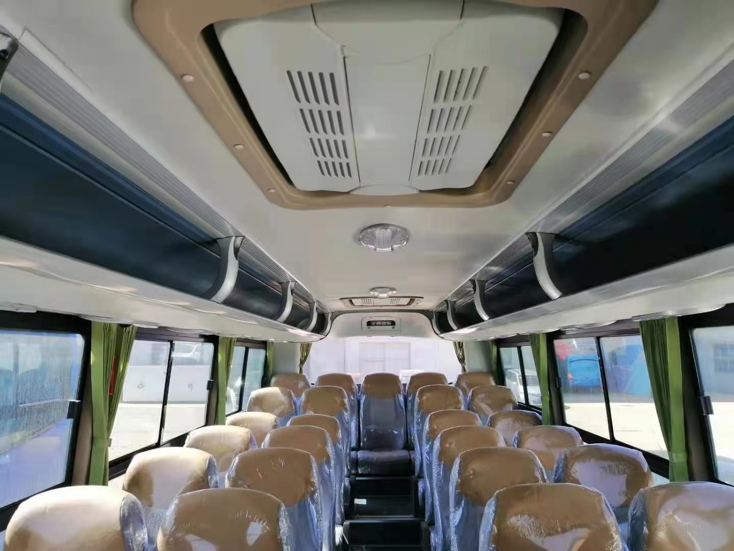 Yutong ZK6117 55 Seats New Bus Steel Chassis Rear Diesel Engine Bus Euro III