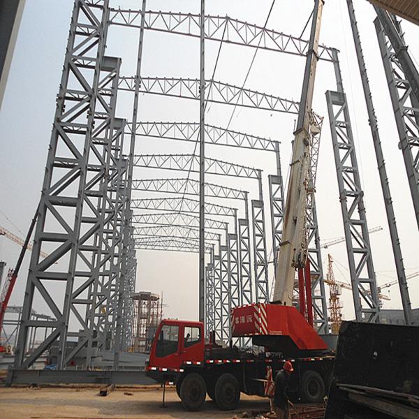 China Steel Frame Building Construction Square Tube Column 10000 sqm Capacity factory