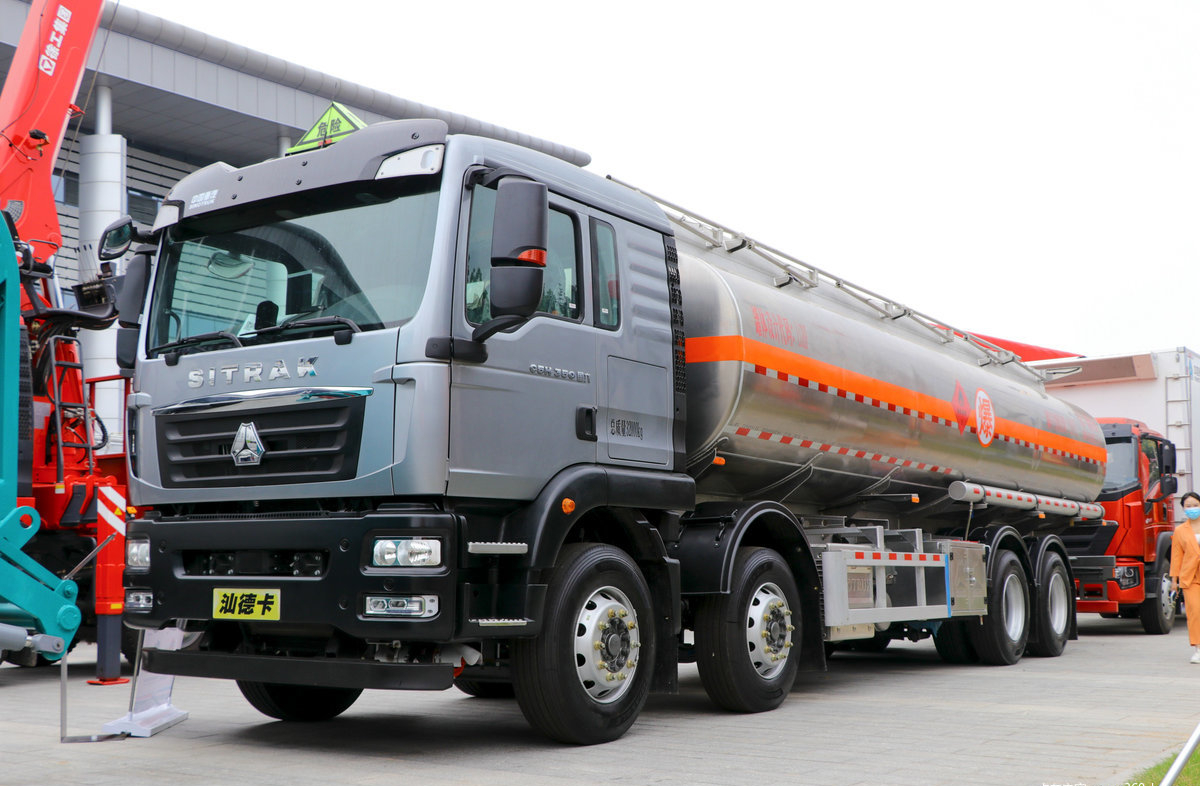 350HP Sino Truck Water Tanker 8x4 20000 Liter Water Spray for Heavy-Duty Water