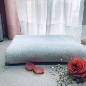 China Hemmed Rectangular White Hotel Towels factory