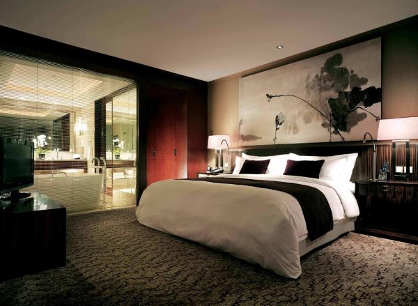 Dark Walnut Veneer 5 Star Bedroom Furniture With Fabric Sofa , Classic Hotel