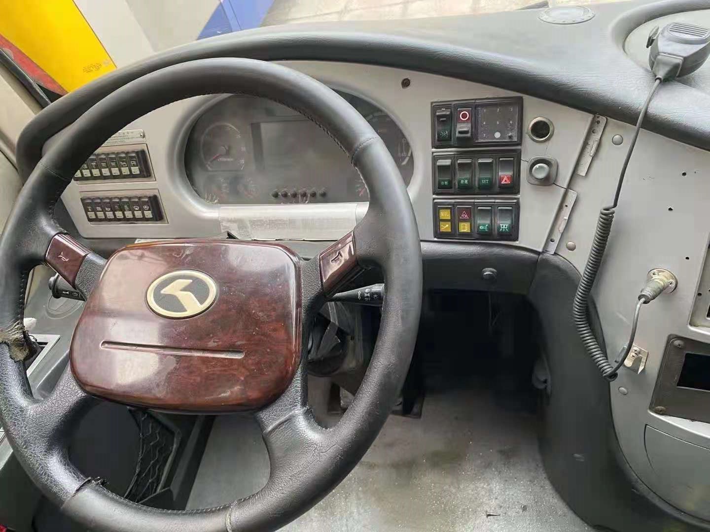 Used Kinglong Bus XMQ6900 Used Tour Bus 39 Seats Yuchai Engine 180kw Euro III Steel Chassis Left Steering