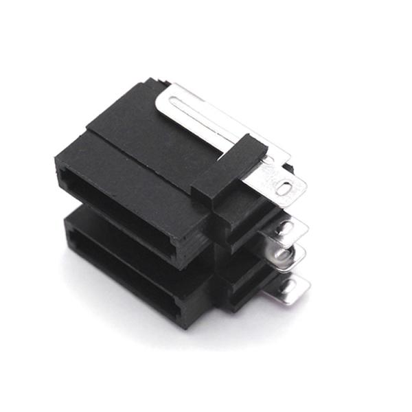 China ATC Plug In Blade Fuse Holders 17.6mm 30 Amp Panel Mount Fuse Holder factory