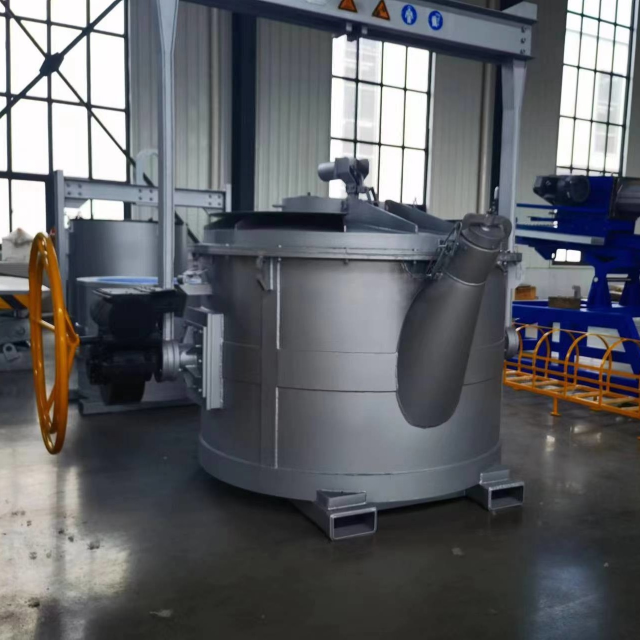 Customized Temperature Range Molten Aluminum Transfer Ladles With Lid And Smooth Surface Finish