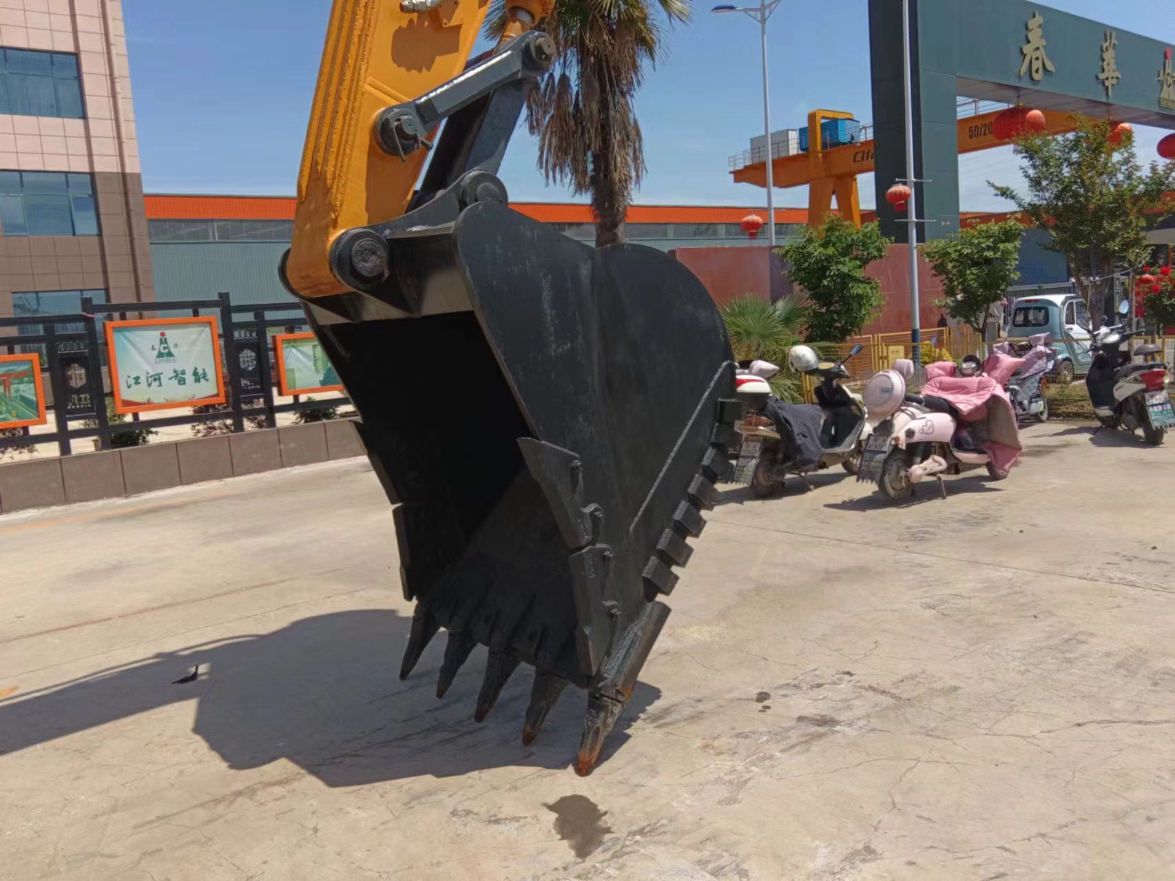 305LC-9T 30ton Hyundai Big machine Used Excavator with 198 kw Engine from Korea