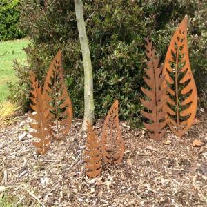 China Rusty Steel OEM Outdoor Metal Tree Sculpture / Statue Welded In Wooden Crate factory