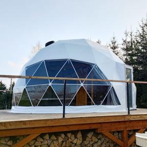 China Deluxe Hemi Spherical Glamping Dome Tent Kits Rainproof PVC Camping Events factory