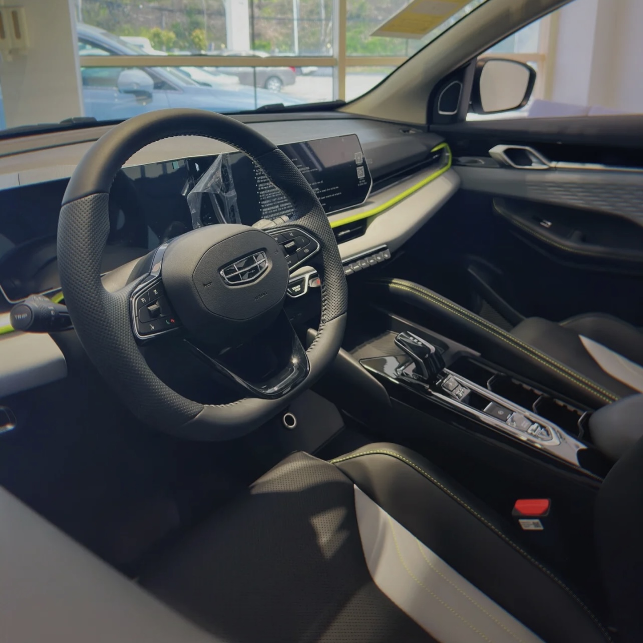 Geely Coolray Binyue 2023 Suv with Macpherson Front Suspension and 360° Rear Camera