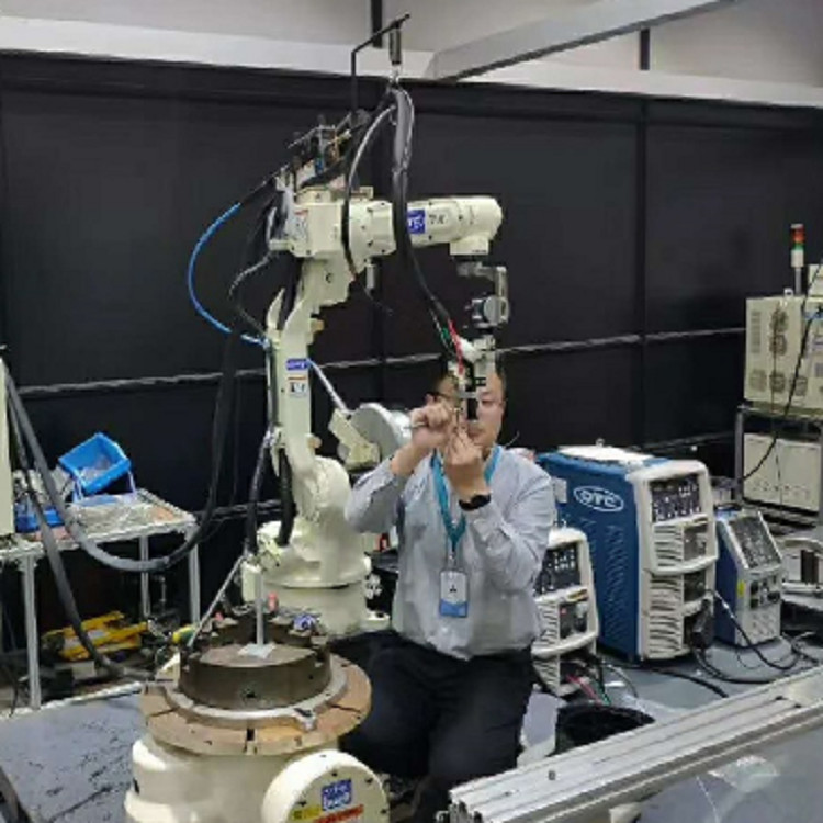 6 axis robot arm OTC FD-B6L welding robot solution with DM350 DM500 welding machine for mig welding