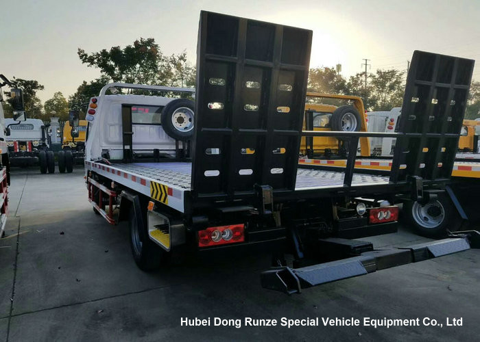 4 Ton Hydraulic Wrecker Tow Truck , Flatbed Recovery Truck With Cummins Engine