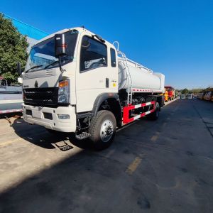 HOWO 12CBM Mobile Fuel Truck New 4*4 Manual Transmission 4x2 Drive Wheel Oil Tank with Metering System
