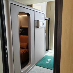 China Hardshell Vertical Home Hyper Chamber Therapy HBOT Hyperbaric Chamber Diabetes factory