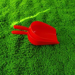 China Eco Friendly Long Handle Orange Plastic Feed Shovel For Animal Feeding Task factory