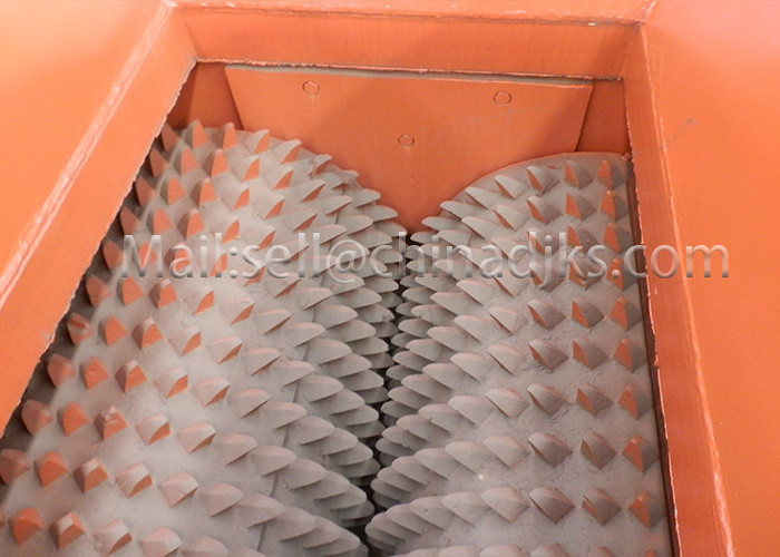 0.3mm Output Double Tooth Roller Crusher 30t/H For Coarse Ore Crushing