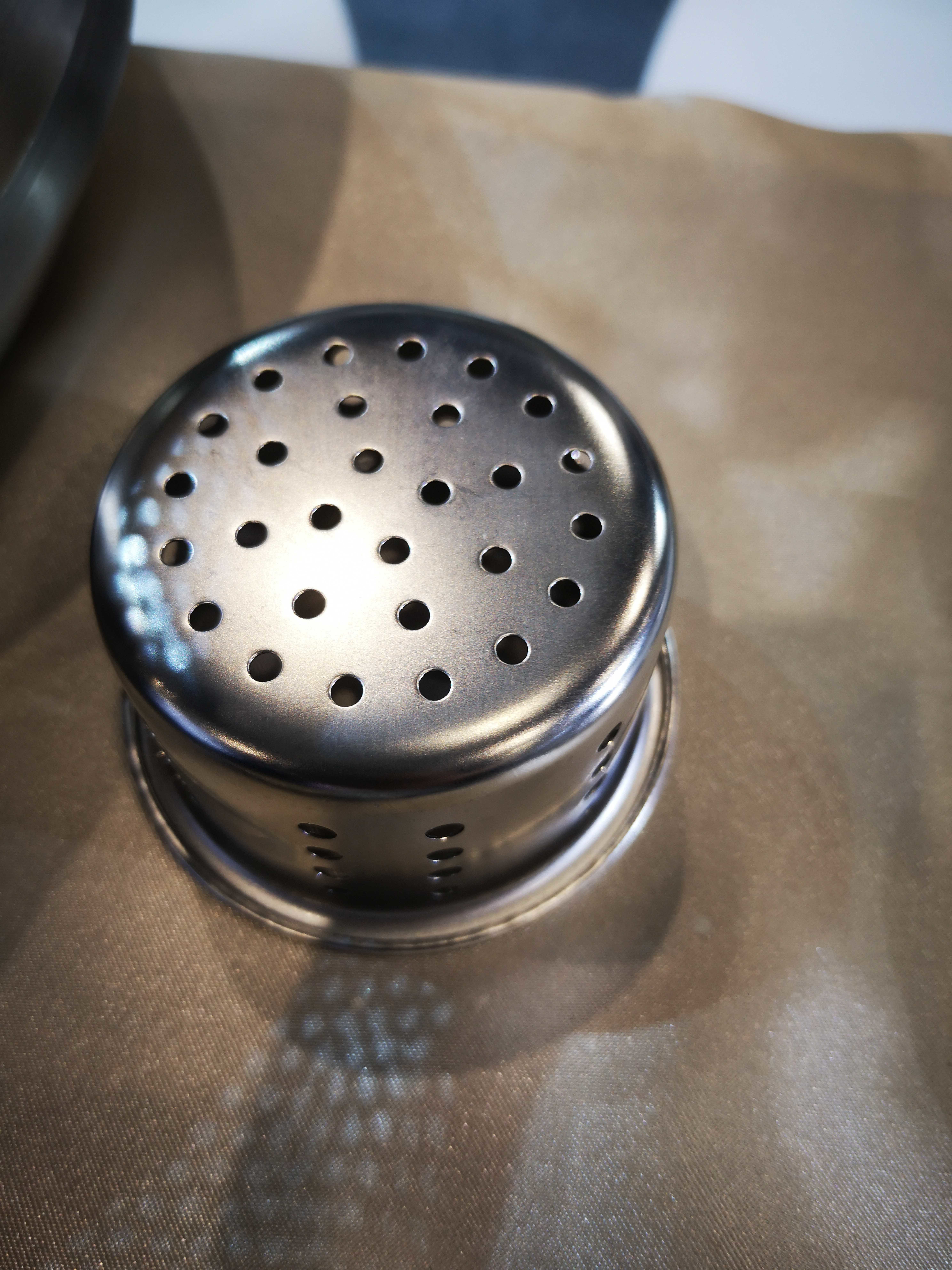 Stainless Steel Spice Shaker Lid – Perforated Seasoning Dispenser Cap, Durable Mesh Filter Cover for Powder, Cheese, Salt, and Pepper Jars
