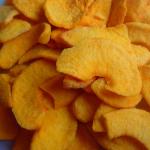 Wholesale vacuum fried fruits chip healthy snack crispy yellow peach slices