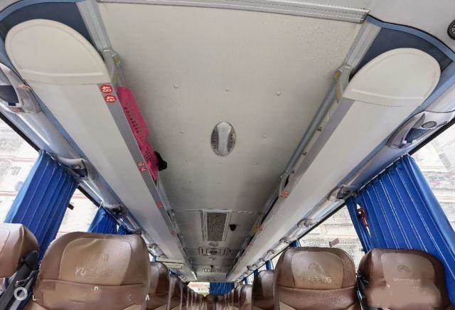 First Class Right Hand Drive Yutong Bus ZK6122H 51 Seater Rear Engine Coach Luxury