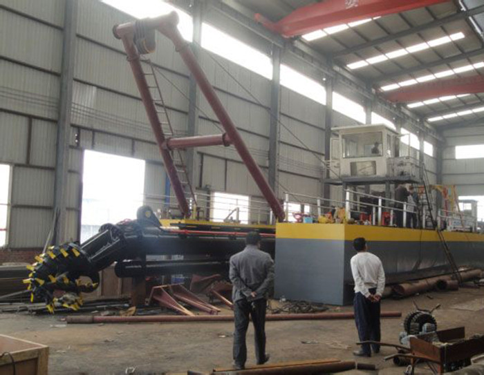 14Inch Model 300m3/h Cutter Suction Dredger for Dredging Equipment/River Sand Mining