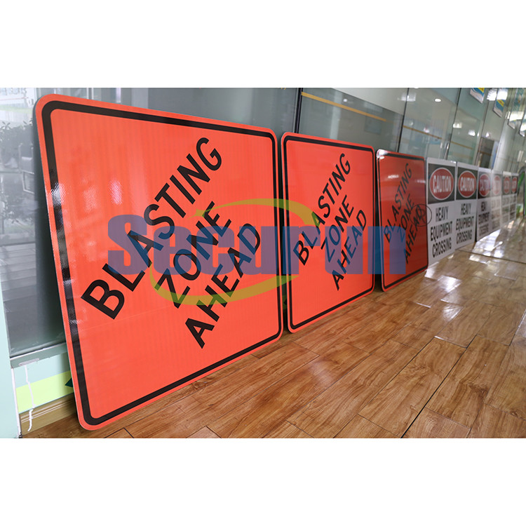 ISO9001 Diamond Shape Blasting Zone Ahead Signage For Temporary Traffic Control
