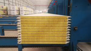 China Insulated Glasswool Wall Puf Panel For Warehouse And Workshop Roofing factory