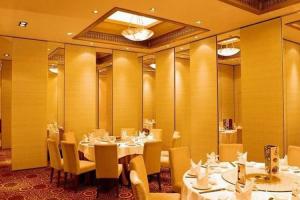 China Decorative Furniture Sliding Acoustic Room Divider Wall / Indoor Privacy Screen factory