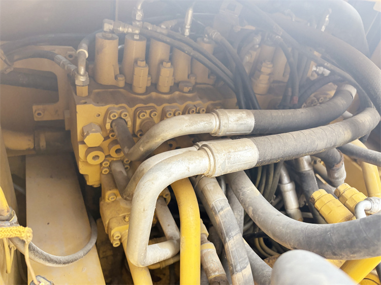 Cat 325D Excavator Made in Japan Good Condition with 2707 Working Hours in Shanghai