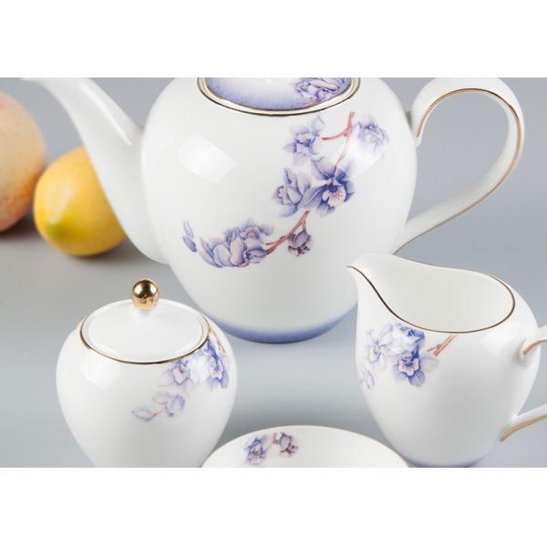 China BSCI Lightweight Gold Rim Royal Bone China Tea Set factory