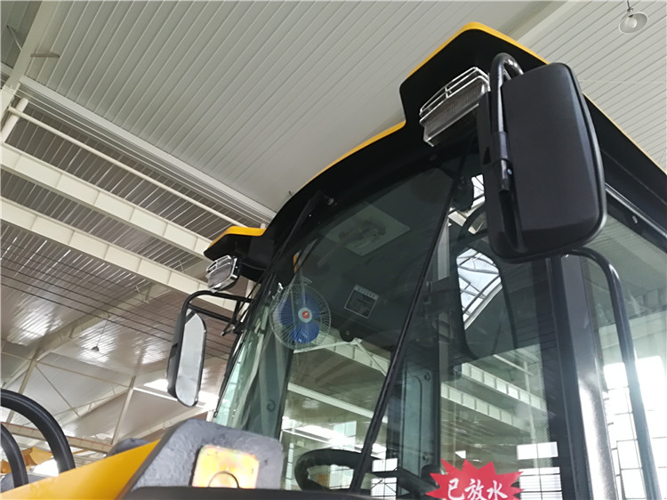 4 Wheels Drive 2 Ton SNSC Wheel Loader ZL928 Heavy Duty Loaders from SNSC for Industrial