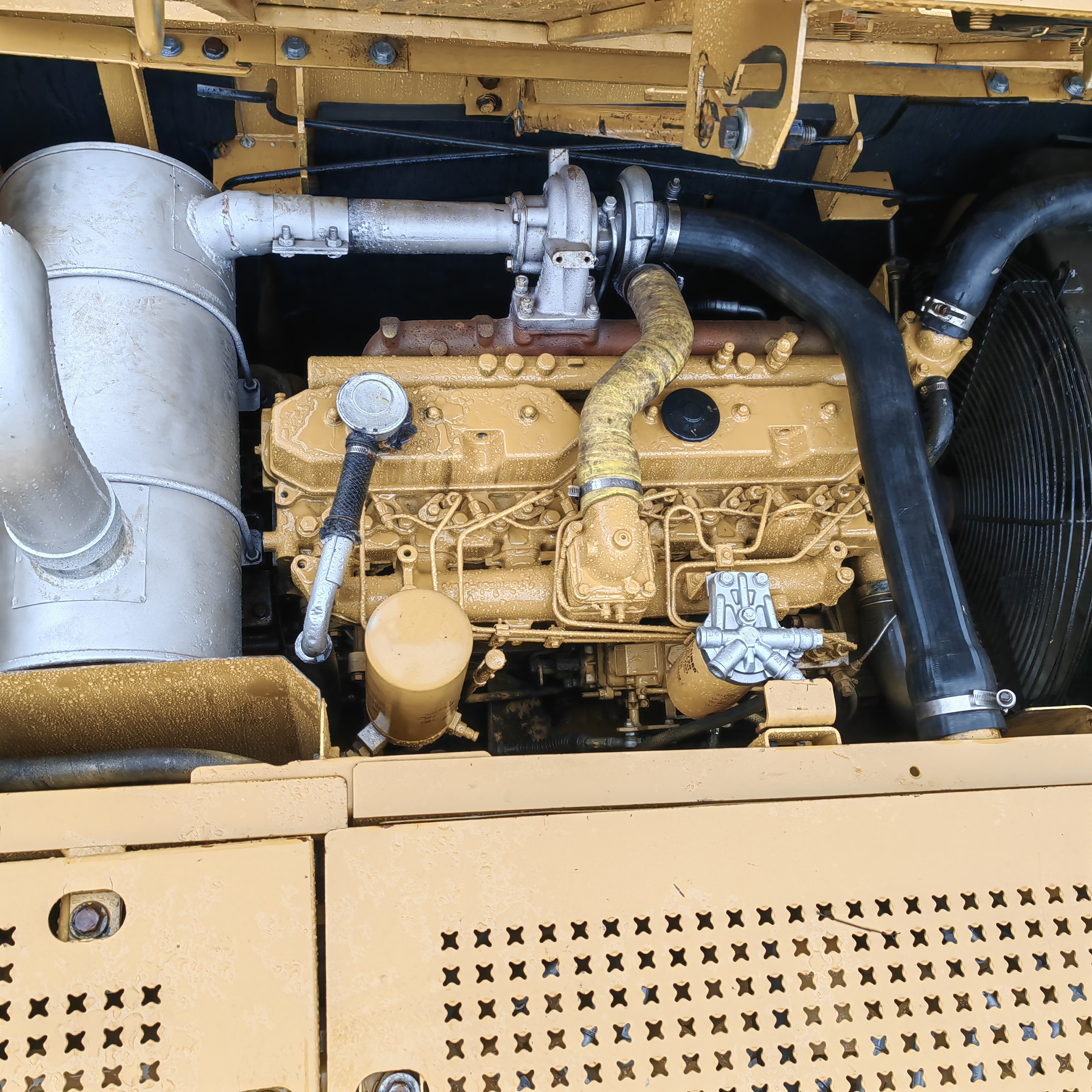 Original Japan Used CAT 320 Excavator in and with Original Hydraulic Valve