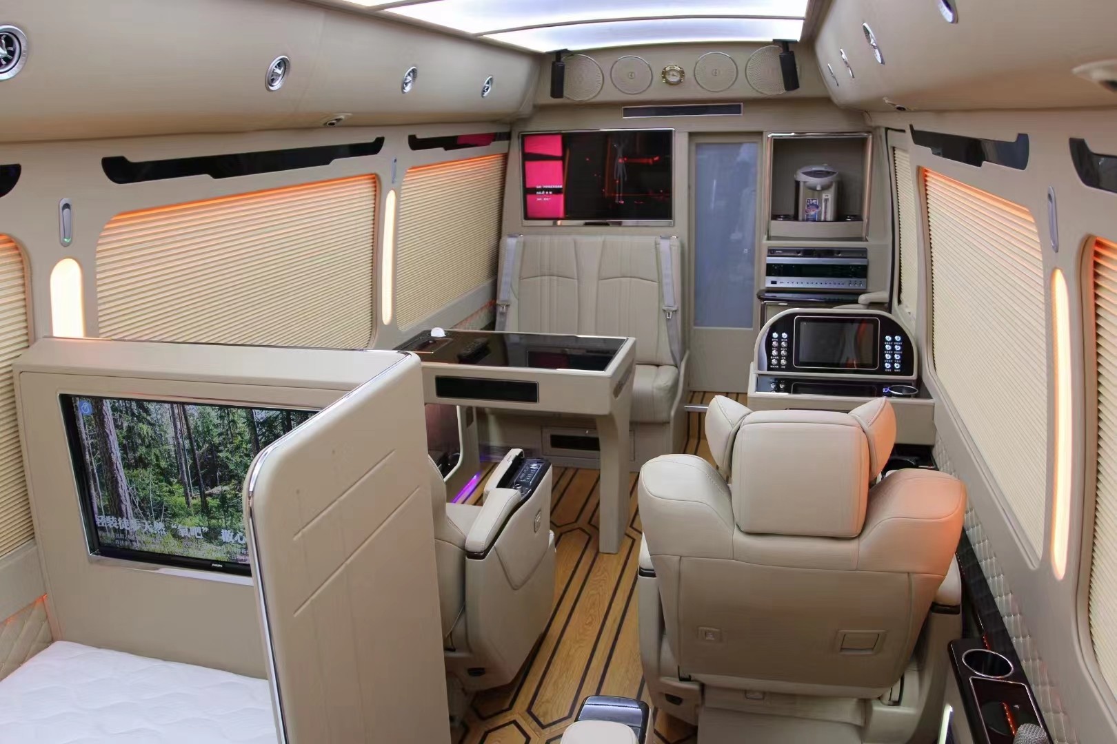 Toyota Coaster 8 Seater Tourist Bus Business Reception Bus Gasoline Rear Drive 4×2 Manual